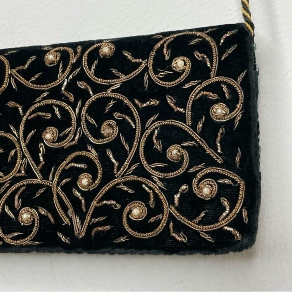 Vintage velvet embroidered bag with faux pearls - Picture 11 of 16